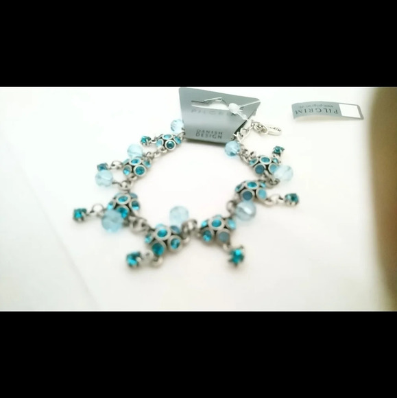 Beautiful Blue Genuine Crystal Bracelet NWT ๐ - Picture 7 of 10
